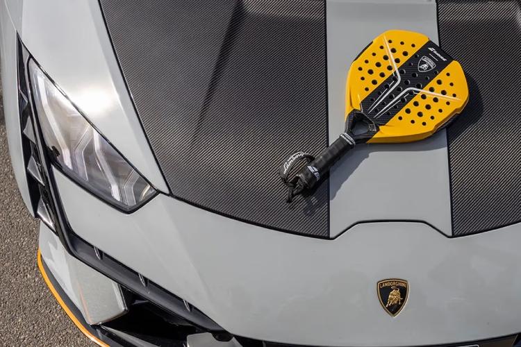 ovladajte-padel-terenom-uz-ovo-limitirano-izdanje-lamborghini-x-babolat-reketa-1