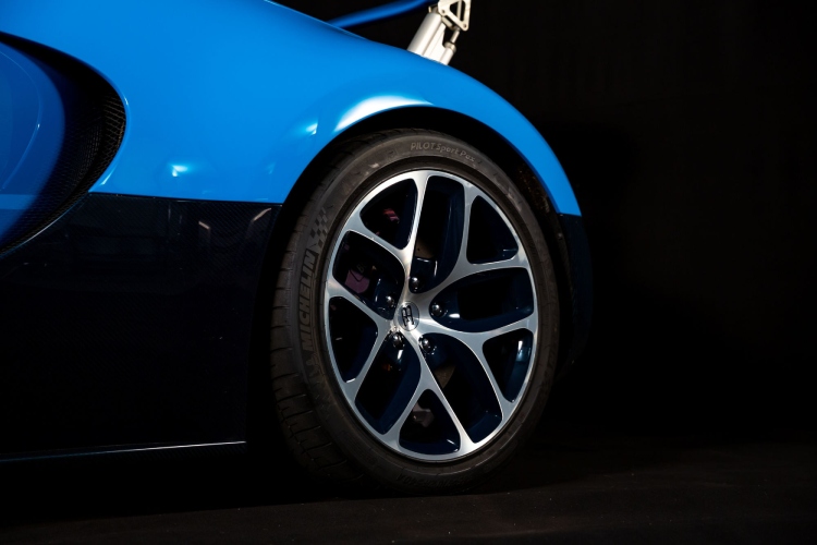bugatti-veyron-inspirisan-transformersima-odlazi-na-aukciju-12
