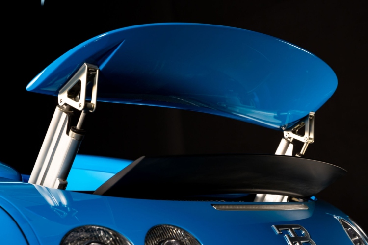 bugatti-veyron-inspirisan-transformersima-odlazi-na-aukciju-15