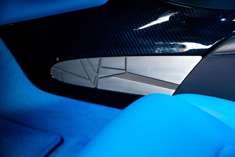 bugatti-veyron-inspirisan-transformersima-odlazi-na-aukciju-24