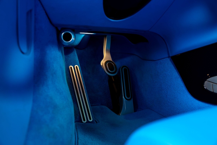 bugatti-veyron-inspirisan-transformersima-odlazi-na-aukciju-30
