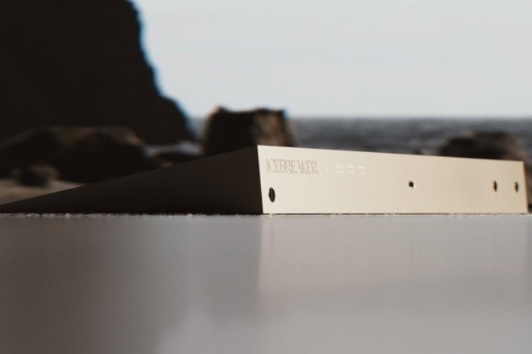 ledolomac-na-vasem-stolu-brutalisticka-tastatura-vredna-svake-pare-5