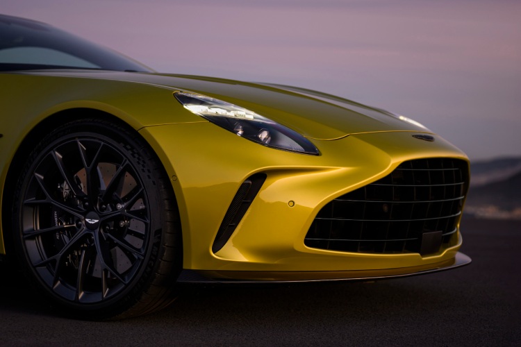 aston-martin-vantage-9