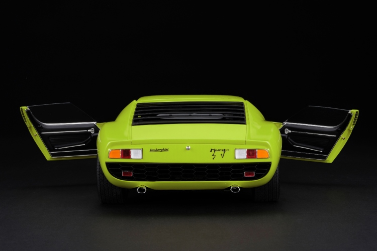 replike-lamborghini-countach-lp400-i-revuelto-skuplje-od-novog-toyota-corolla-modela-8