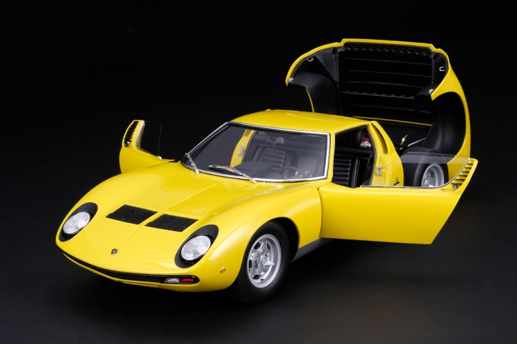 replike-lamborghini-countach-lp400-i-revuelto-skuplje-od-novog-toyota-corolla-modela-10