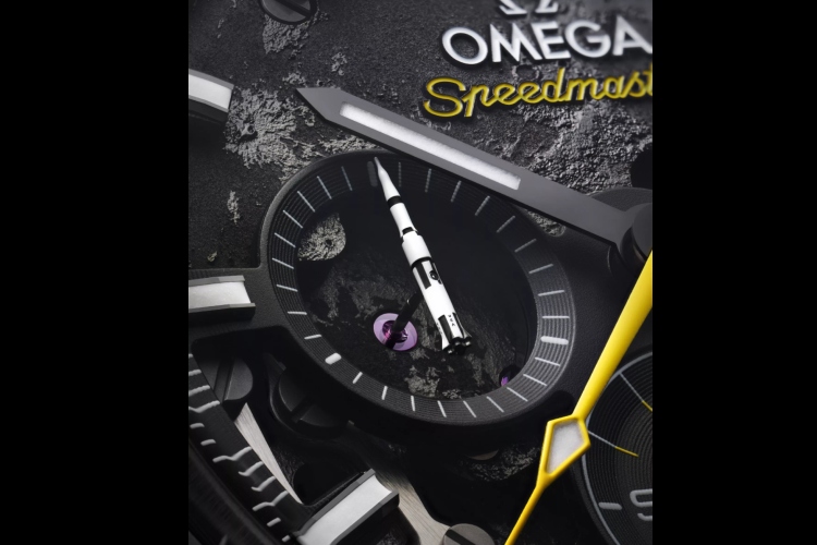 omega-speedmaster-dark-side-of-the-moon-7