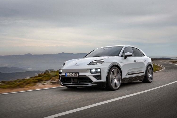 macan-postavlja-nove-standarde-prvi-potpuno-elektricni-suv-porsche-brenda-13