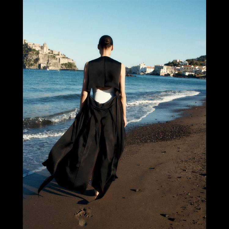 victoria-beckham-high-summer-2024-savrsena-esencija-leta-10