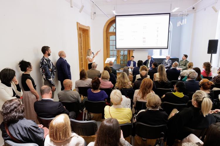 salon-of-excellencesalon-izuzetnosti-predstavio-le-mani-di-napoli-u-beogradu-16