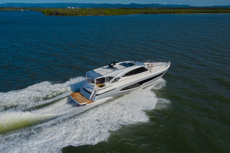 riviera-6800-sport-yacht-5