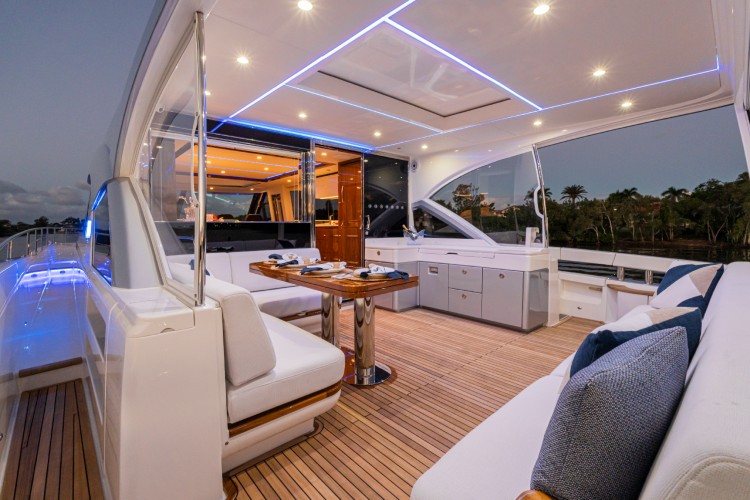 riviera-6800-sport-yacht-12