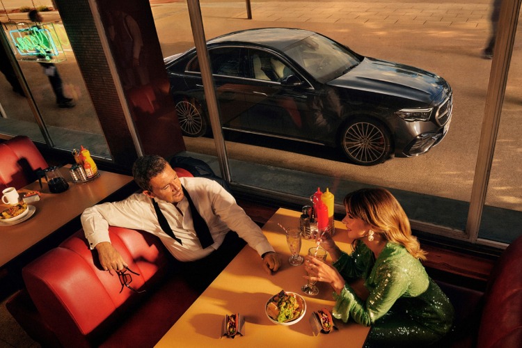 antonio-banderas-mercedes-benz-e-class-2