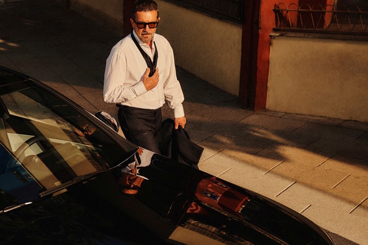 antonio-banderas-mercedes-benz-e-class-3