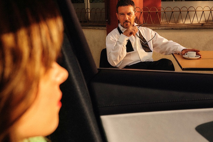 antonio-banderas-mercedes-benz-e-class-5