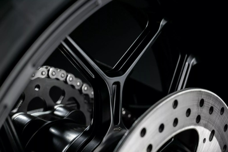 samo-63-vozaca-na-svetu-ce-posedovati-ovu-ducati-lamborghini-zver-od-100000-dolara-7