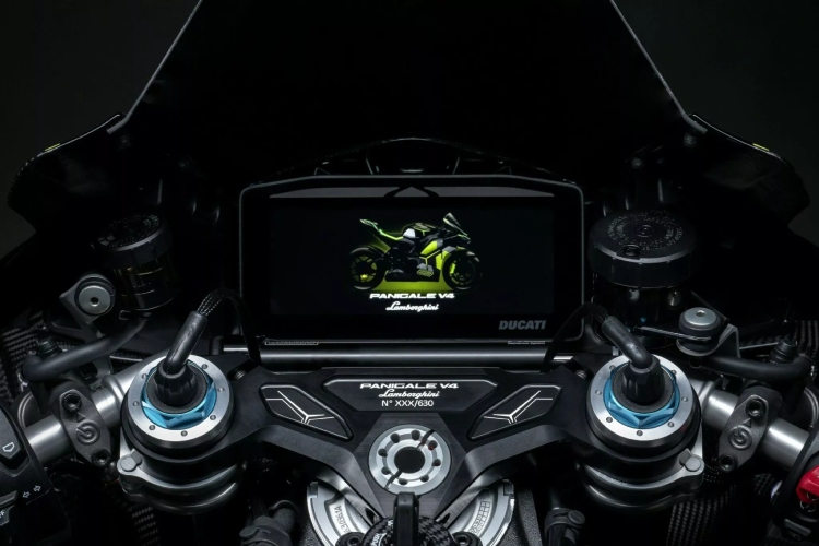 samo-63-vozaca-na-svetu-ce-posedovati-ovu-ducati-lamborghini-zver-od-100000-dolara-9