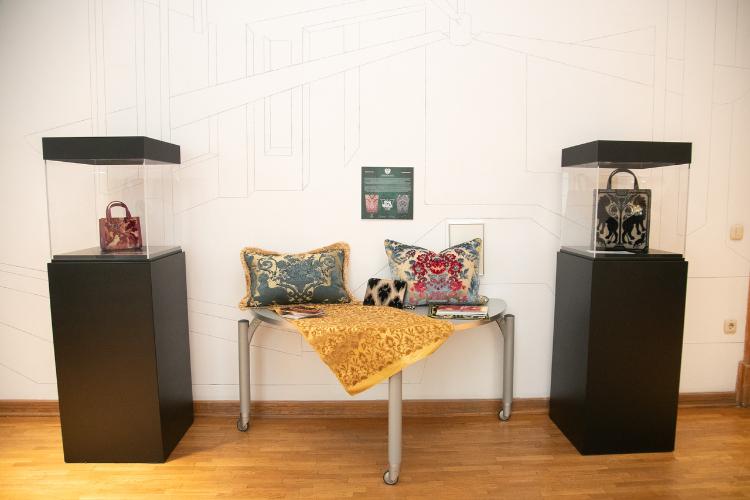 vece-venecijanske-elegancije-otvoren-salon-of-excellence-u-italijanskoj-ambasadi-povodom-dana-made-in-italy-10