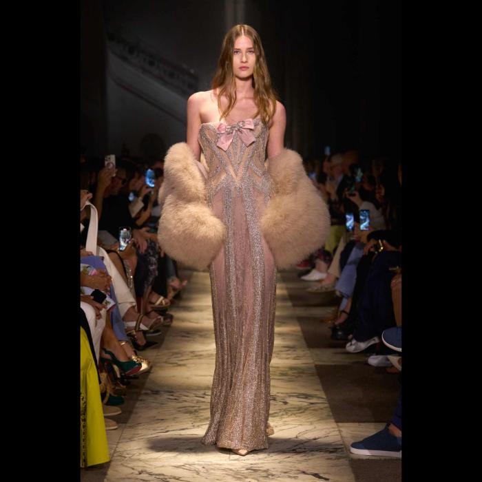 elije-saab-la-nouvelle-cour-donosi-kraljevski-luksuz-novom-haute-couture-kolekcijom-18