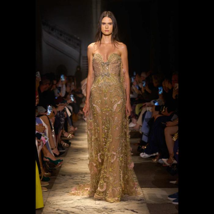 elije-saab-la-nouvelle-cour-donosi-kraljevski-luksuz-novom-haute-couture-kolekcijom-30