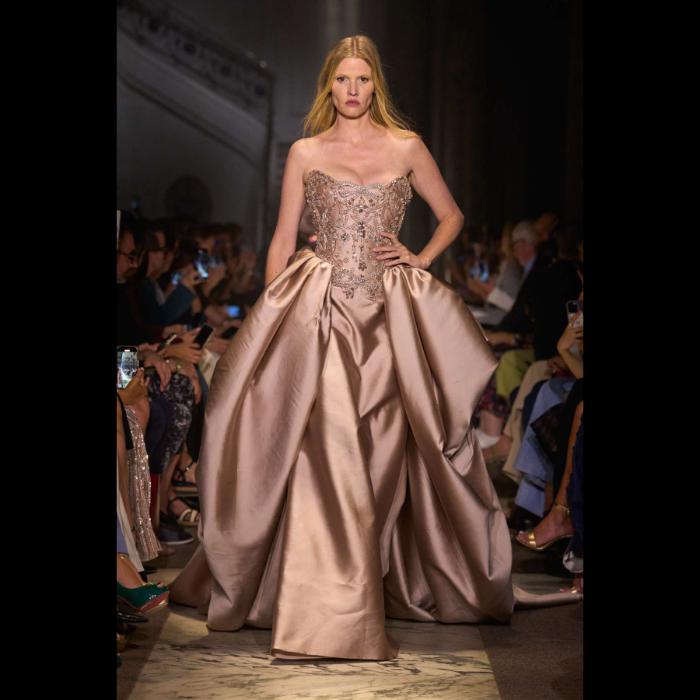 elije-saab-la-nouvelle-cour-donosi-kraljevski-luksuz-novom-haute-couture-kolekcijom-38