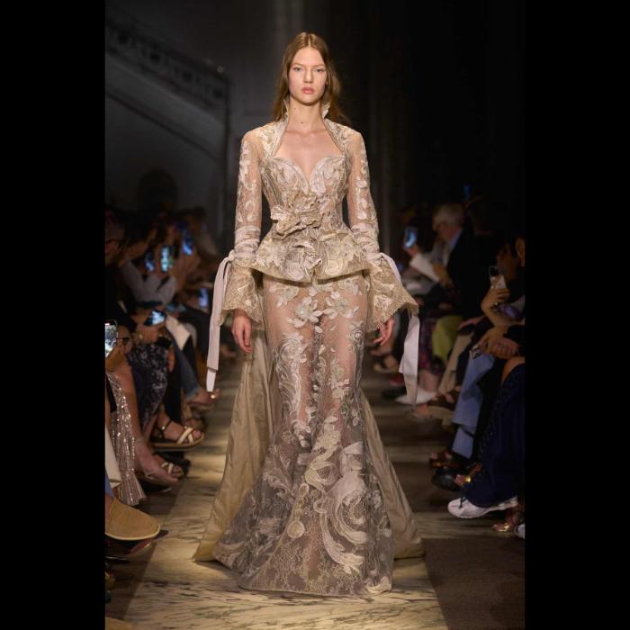 elije-saab-la-nouvelle-cour-donosi-kraljevski-luksuz-novom-haute-couture-kolekcijom-47