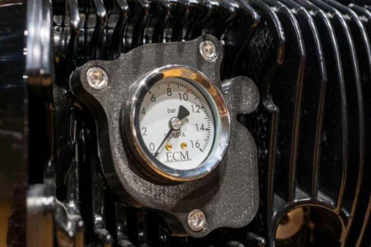 bmw-pretvara-r-18-big-boxer-motor-u-espresso-aparat-od-8600-dolara-3