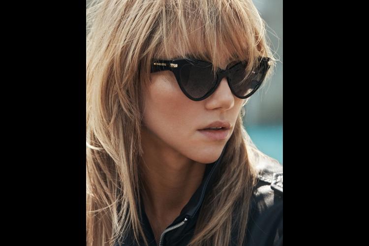 suki-voterhaus-u-glavnoj-ulozi-michael-kors-jesenje-kampanje-2025-u-rimu-10