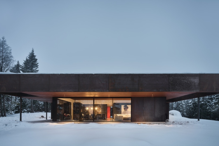 owls-shield-house-arhitektonsko-utociste-u-srcu-kanadske-divljine-15