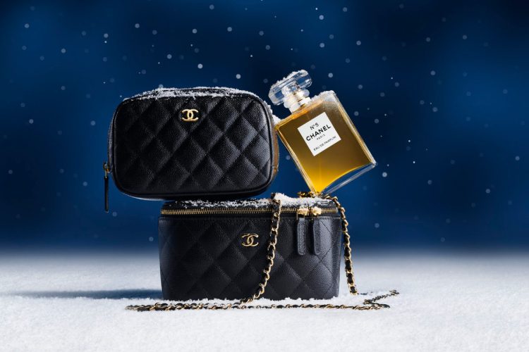 chanel-holiday-2025-ocaravajuci-simboli-koji-osvetljavaju-praznicne-mirisne-poklone-12