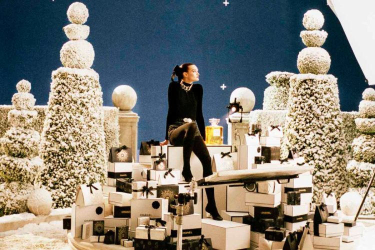 chanel-holiday-2025-ocaravajuci-simboli-koji-osvetljavaju-praznicne-mirisne-poklone-28