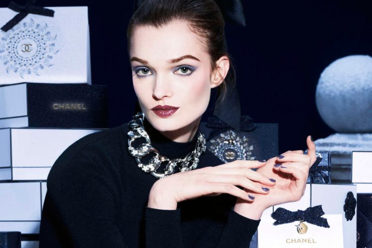 chanel-holiday-2025-ocaravajuci-simboli-koji-osvetljavaju-praznicne-mirisne-poklone-32