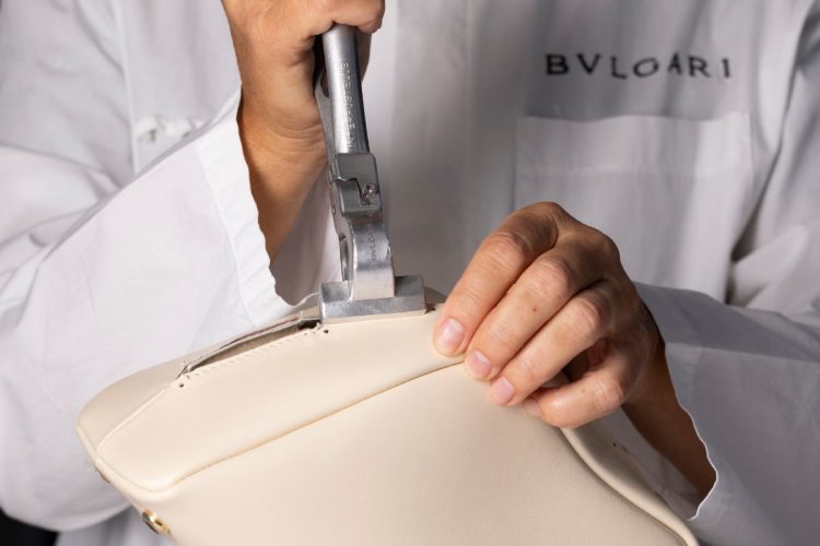 bvlgari-ss26-kada-se-dragulji-pretvaraju-u-kozne-ikone-55