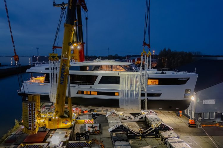 raskos-na-vodi-porinuce-35-metarske-motorne-jahte-jangada-3