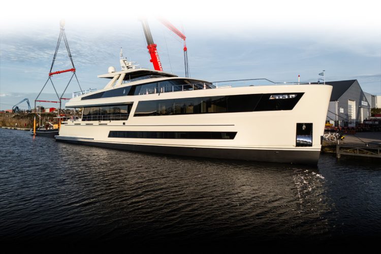 raskos-na-vodi-porinuce-35-metarske-motorne-jahte-jangada-4