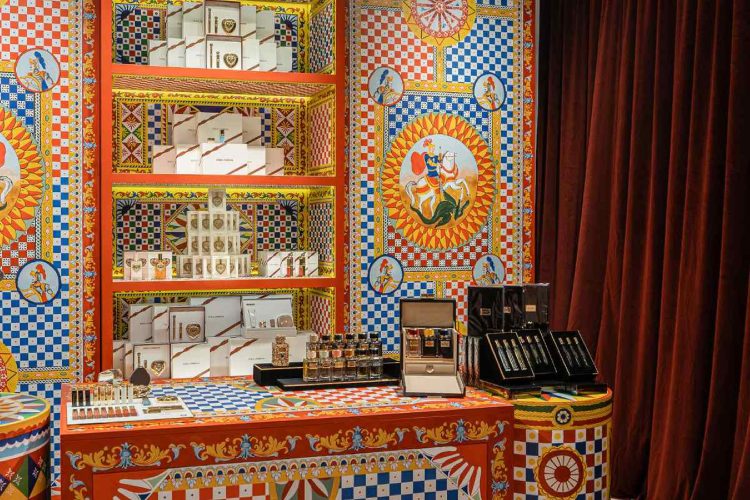 dolce-gabbana-holiday-market-2025-praznicni-svet-italijanske-raskosi-6