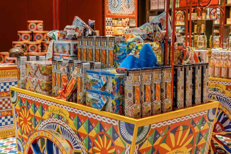 dolce-gabbana-holiday-market-2025-praznicni-svet-italijanske-raskosi-7