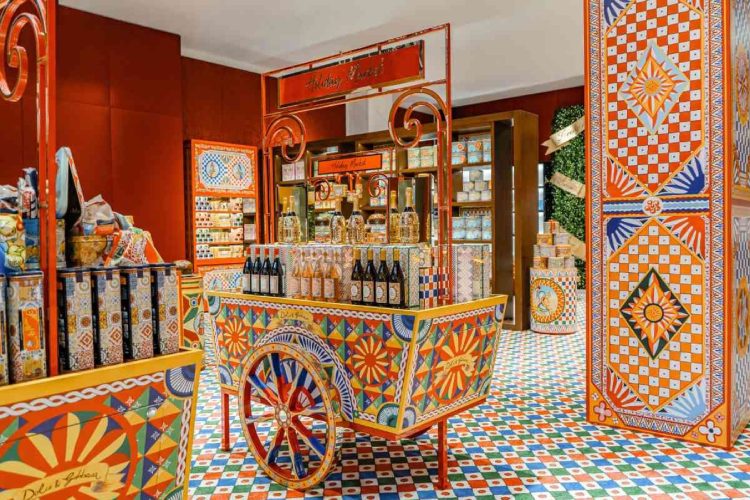 dolce-gabbana-holiday-market-2025-praznicni-svet-italijanske-raskosi-8