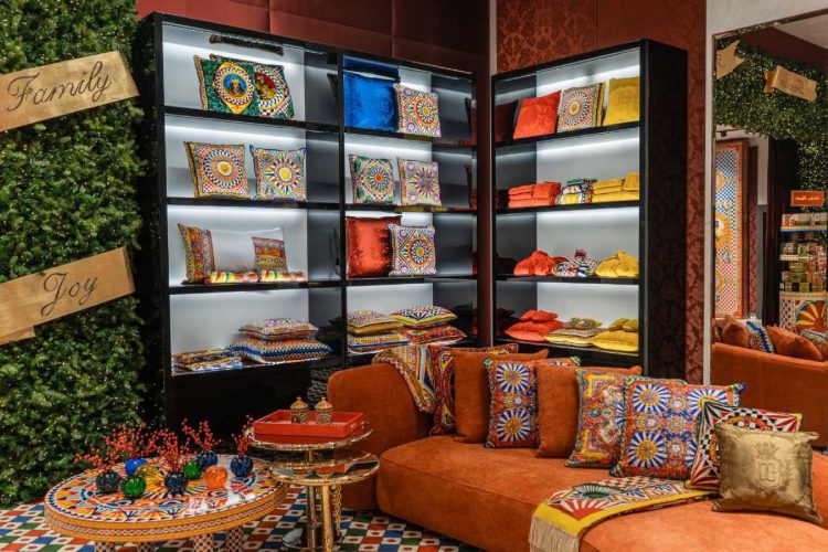 dolce-gabbana-holiday-market-2025-praznicni-svet-italijanske-raskosi-13