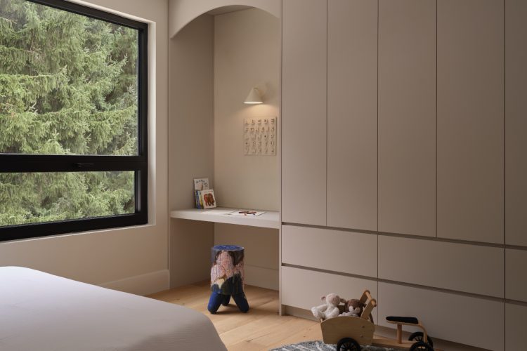 projekat-21-sofisticiran-porodicni-dom-u-znaku-elegancije-svezine-i-mira-15