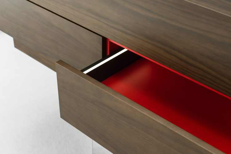 suprematisticki-biro-umetnicki-komad-namestaja-zasnovan-na-idejama-suprematizma-6