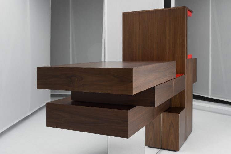 suprematisticki-biro-umetnicki-komad-namestaja-zasnovan-na-idejama-suprematizma-7