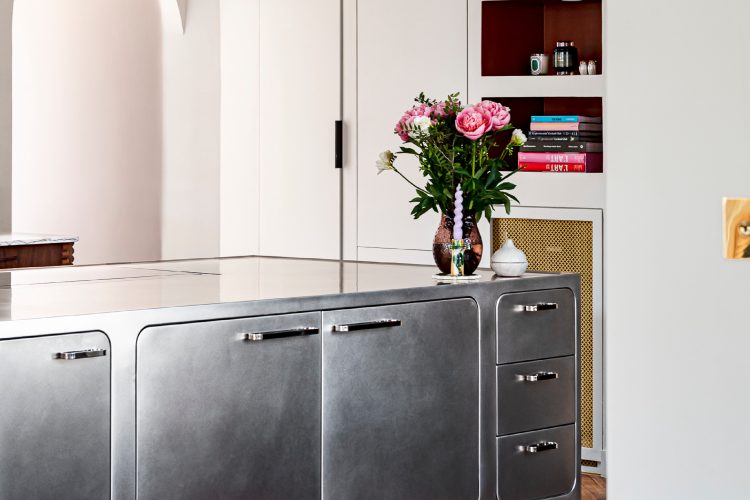 ostrvska-kuhinja-kao-savremeni-centar-doma-abimis-i-novo-lice-nerdajuceg-celika-5