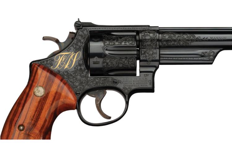 smith-wesson-frenka-sinatre-sa-zlatnim-detaljima-stize-na-aukciju-3