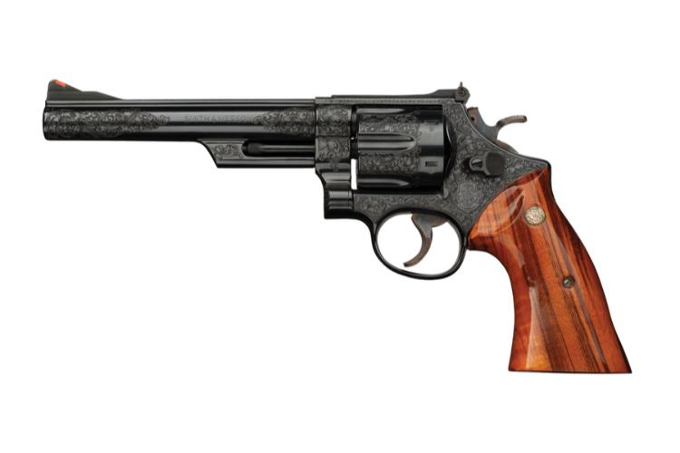 smith-wesson-frenka-sinatre-sa-zlatnim-detaljima-stize-na-aukciju-4
