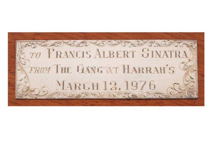 smith-wesson-frenka-sinatre-sa-zlatnim-detaljima-stize-na-aukciju-5