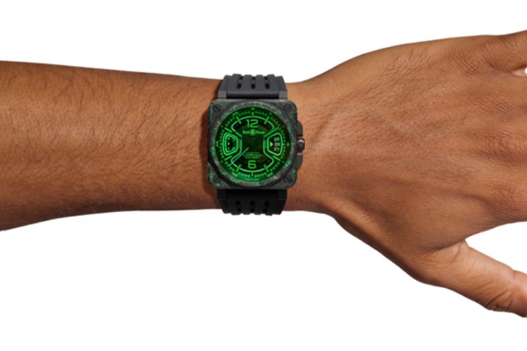 bell-ross-br-x3-night-vision-luksuzni-sat-koji-svetli-iz-tame-5