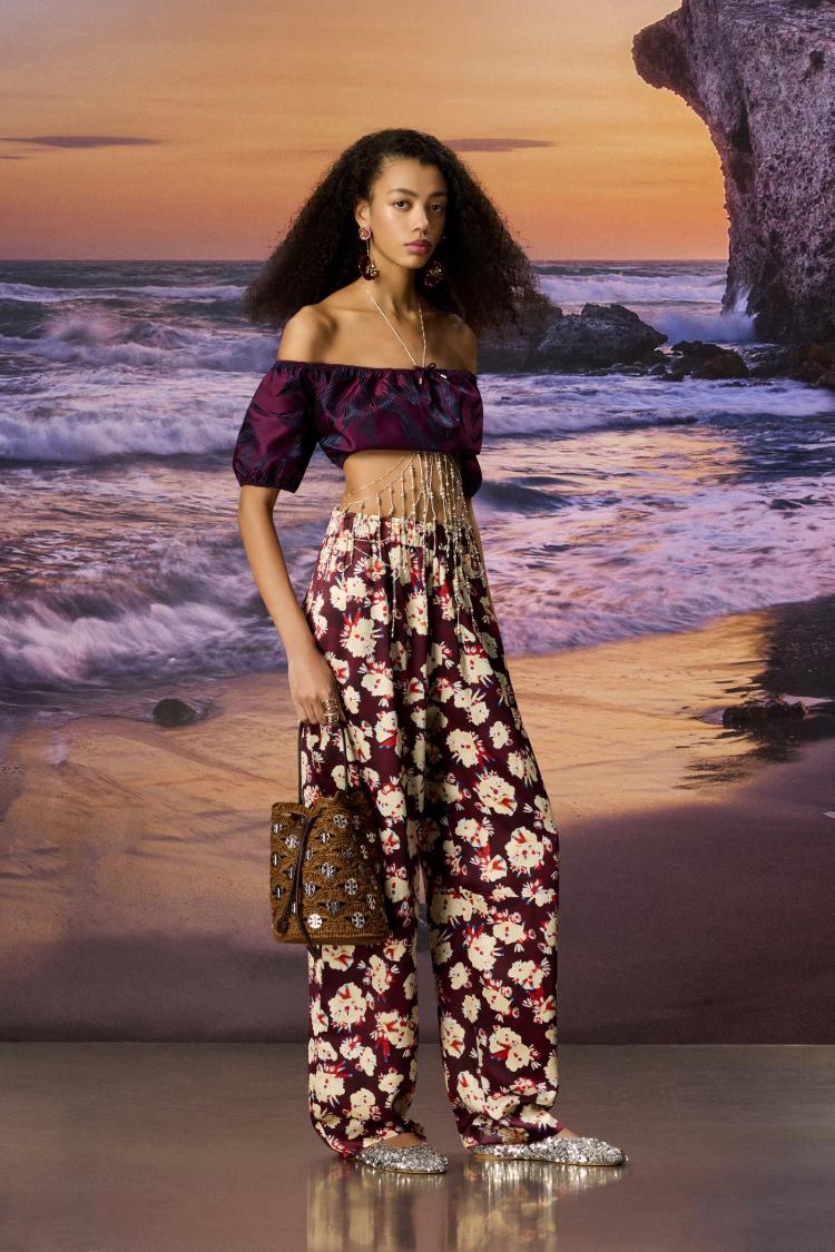 rabanne-porucuje-lets-dance-it-out-i-slavi-glamur-savrsenog-modnog-haosa-2