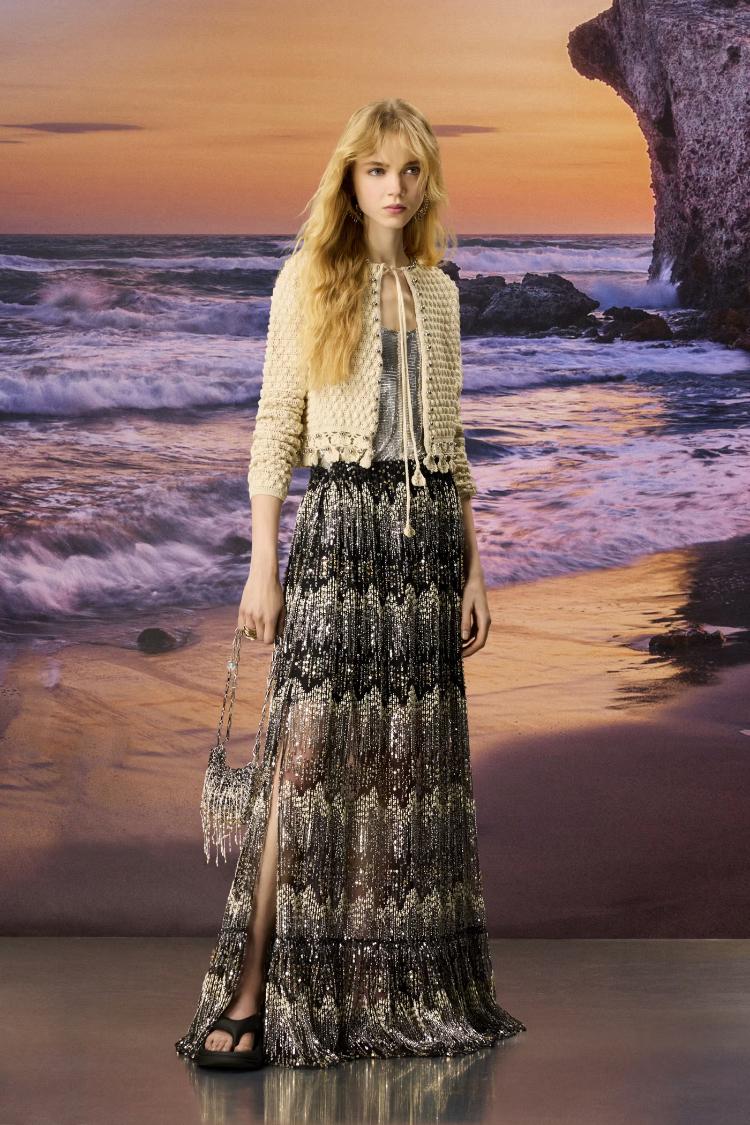 rabanne-porucuje-lets-dance-it-out-i-slavi-glamur-savrsenog-modnog-haosa-4