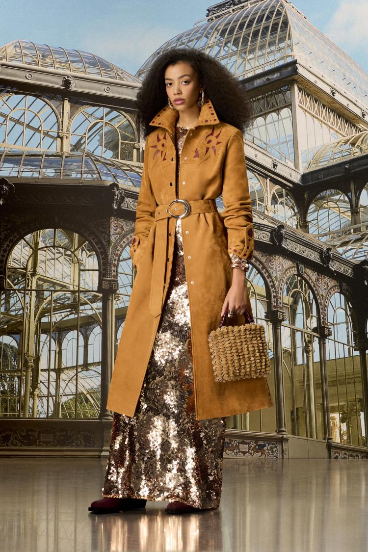 rabanne-porucuje-lets-dance-it-out-i-slavi-glamur-savrsenog-modnog-haosa-7