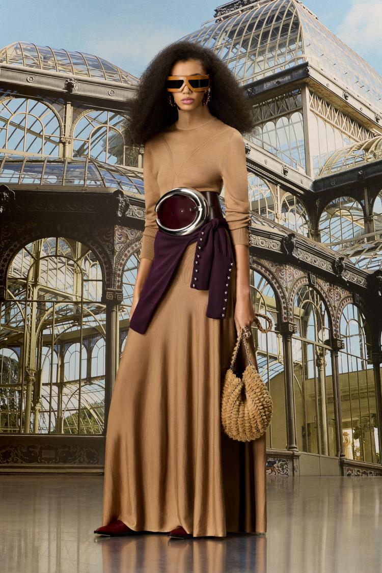 rabanne-porucuje-lets-dance-it-out-i-slavi-glamur-savrsenog-modnog-haosa-8